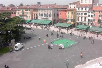 verona-piazza-bra-oben-500x333